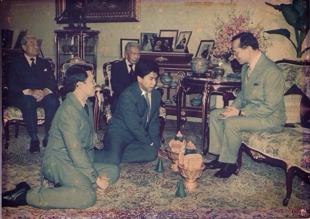 ministoreroom's tweet photo. ตอนนี้คงมีแต่ชัชชาติ นักเรียนทุนในหลวง ร.9 ที่ยังคงทำงานตามพระราชดำรัสที่ในหลวงเคยพูดไว้

ส่วนคนอื่น ผลงานยังไม่เป็นที่ประจักษ์

#น้ำท่วม #ฝนตก https://t.co/2xa1iEyDbl