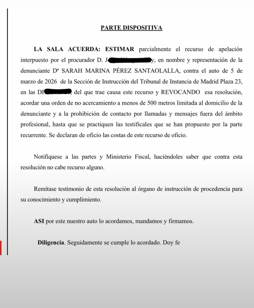SarahPerezSanta's tweet photo. Ese informe que publicas es falso e inventado, principalmente porque esos datos personales son incorrectos y están manipulados (pero eres tonto hasta para eso y se te pilla rápido).

La Audiencia Provincial deja bien claro que eres un acosador y que no puedes acercarte a mi casa. Inténtalo y verás cómo esta noche duermes en el calabozo.

Hablas para gente que tiene la misma comprensión que tú: ninguna. Pero ya no cuela.

Eres un delincuente extranjero que vive obsesionado con las mujeres españolas. Un poco de respeto, que te deportan los tuyos.
