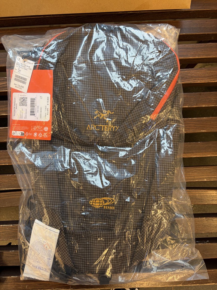 maplusflight's tweet photo. arc’teryxとbeams コラボ🍁

THETA AR JACKET

格好良いけど187,000円と高いので買うのを躊躇ってましたが、既に小さいサイズしかなく無駄な悩みでした😅

結果、バックパックのみ購入✨

#beams #arcteryx https://t.co/UmMTqC9L9A