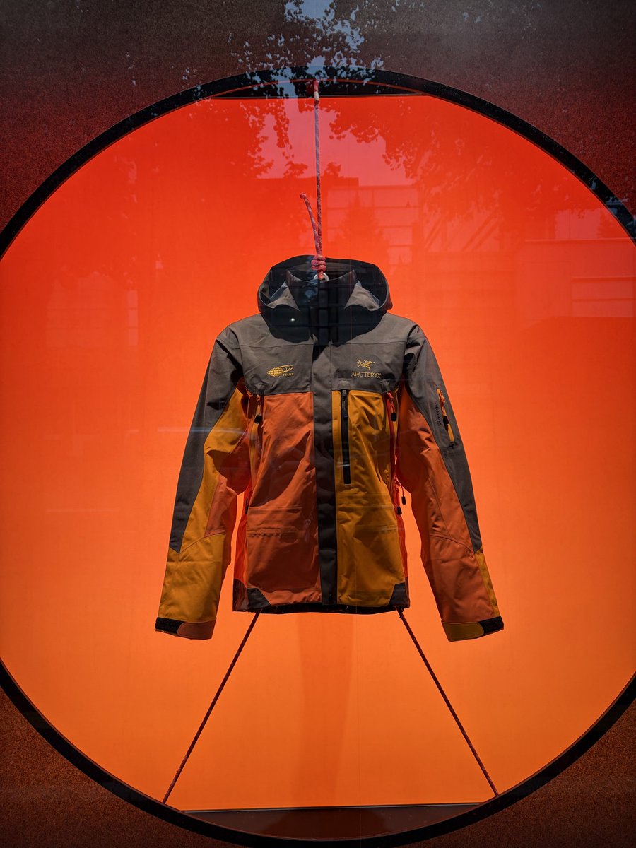 maplusflight's tweet photo. arc’teryxとbeams コラボ🍁

THETA AR JACKET

格好良いけど187,000円と高いので買うのを躊躇ってましたが、既に小さいサイズしかなく無駄な悩みでした😅

結果、バックパックのみ購入✨

#beams #arcteryx https://t.co/UmMTqC9L9A