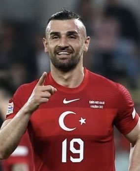 SaracogluSports's tweet photo. Serdar Dursun                     Barış Alper Yılmaz
son 10 milli maç                  son 20 milli maç
7 gol 1 asist                           0 gol 0 asist https://t.co/bE8xk6upin