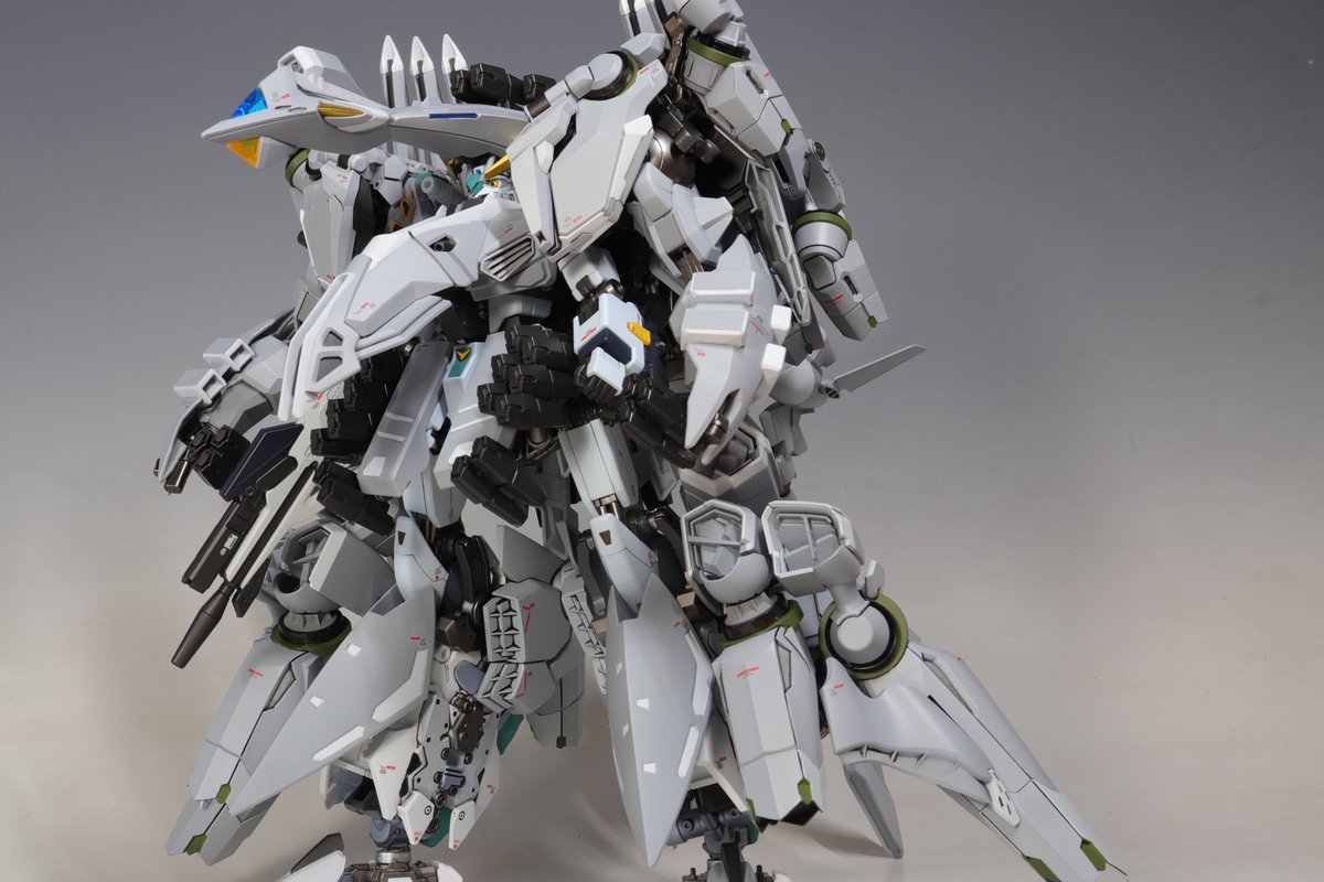dendero_no's tweet photo. HG アリュゼウス
完成しましたー！
でかい！以前UPしましたが、もちろん中の量産型νガンダムもしっかり仕上げてます。
大雑把に済ませるつもりが、CG設定画と見比べたら思ったより違いが多くて頑張ってしまった...
#ガンプラ https://t.co/1SkVRJPJSh