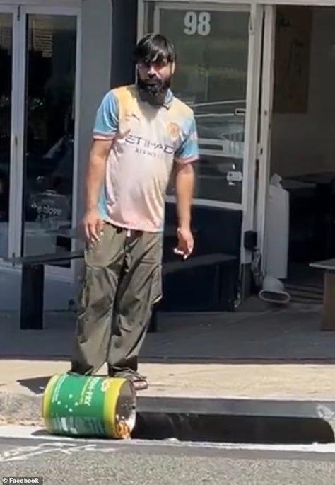 FreedomAus80100's tweet photo. Labor’s migration policy

By the way this is in Coogee and not India

These are not the engineers we want ! https://t.co/fzT8Zi0otn