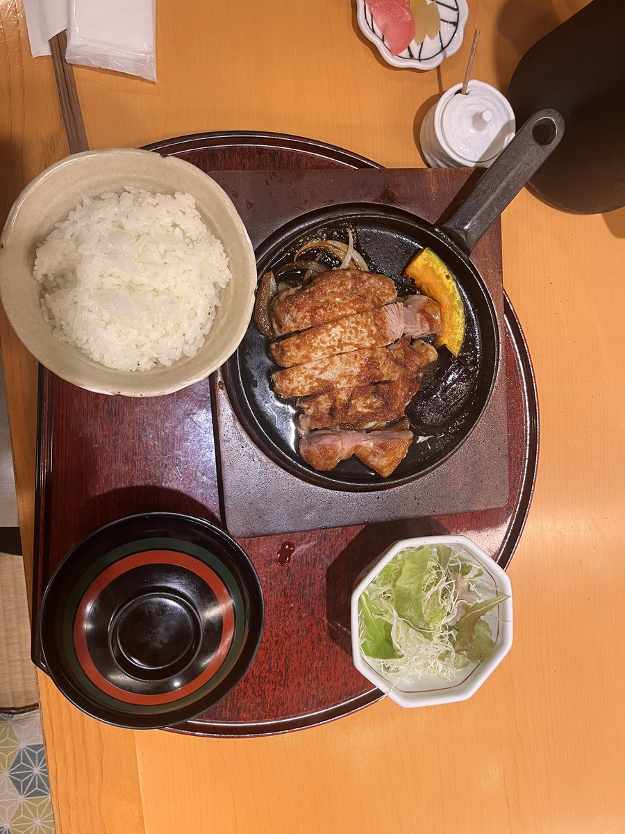 kenboh_ramen's tweet photo. 今日の昼御飯は

とんかつやまと(田原市)さんへ

保美豚のリブステーキ ￥2750

一口目からの保美豚の脂と肉の旨みが溢れる最高の一品

ごちそうさまでした🙏
#とんかつ https://t.co/zCngAOngsN