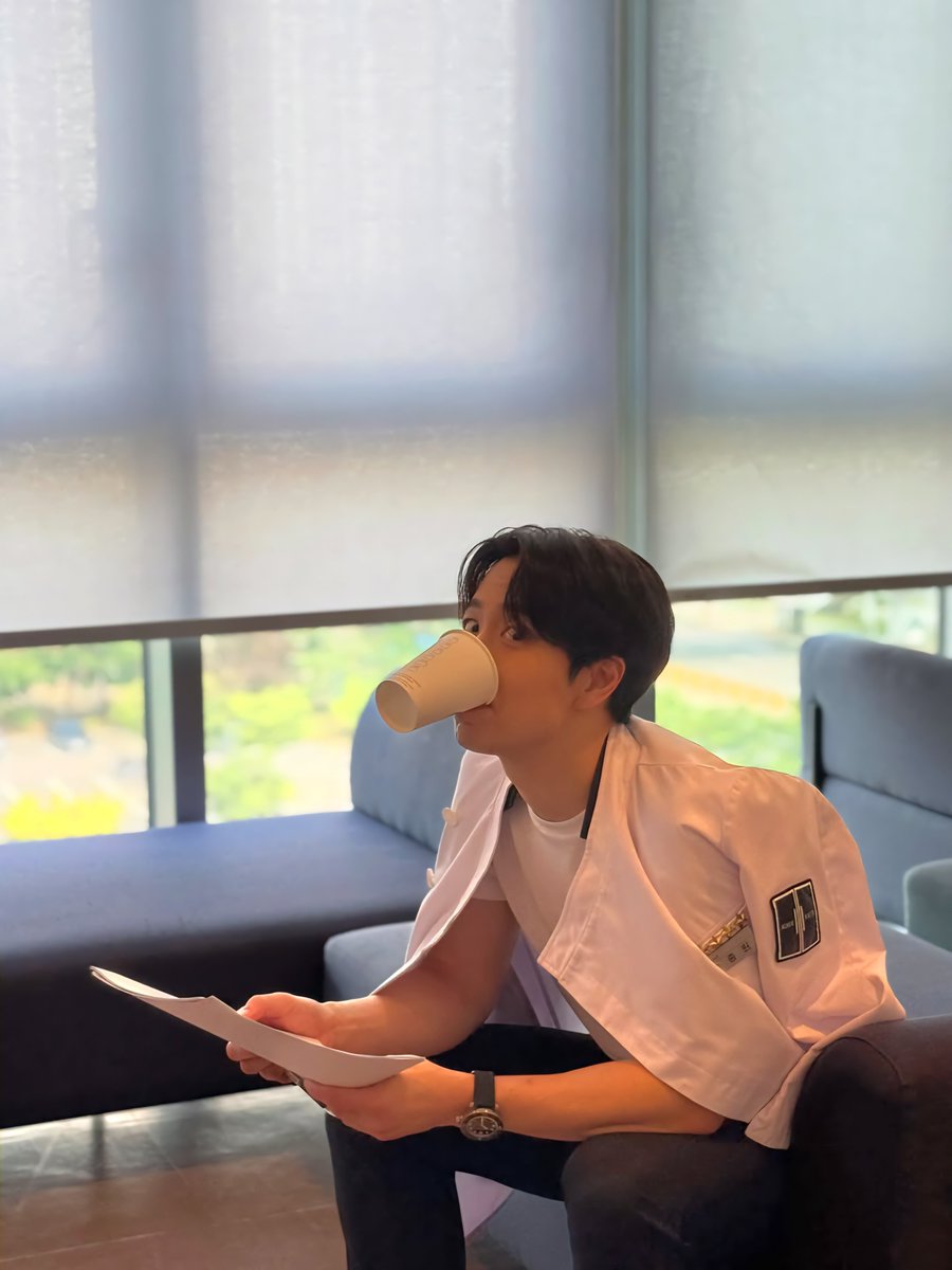 jwsy1921's tweet photo. 세계토끼의 날이라길래 유독 토끼같은 요리사 사진모음🐰 https://t.co/2vkopiTmLz