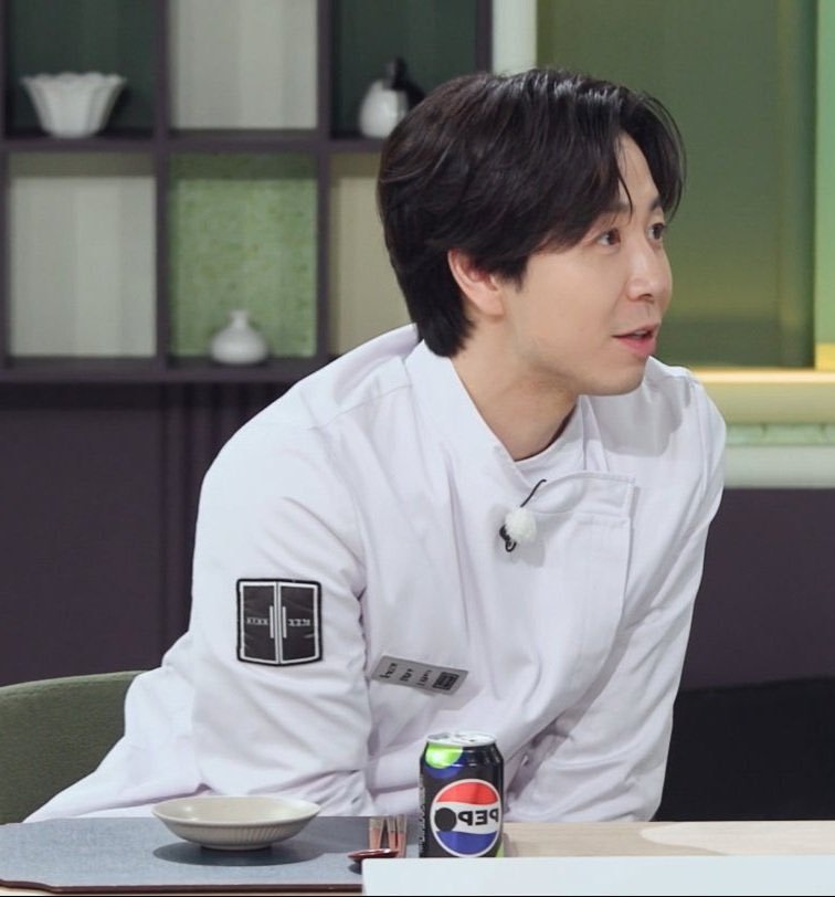 jwsy1921's tweet photo. 세계토끼의 날이라길래 유독 토끼같은 요리사 사진모음🐰 https://t.co/2vkopiTmLz