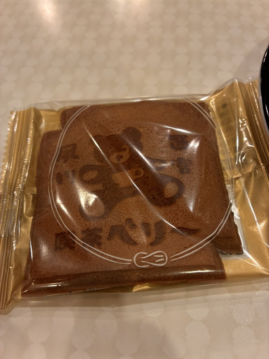papicostomp's tweet photo. 喫茶ベリーの瓦煎餅可愛い😍

#喫茶ベリー 

 https://t.co/kh4UBRoafe https://t.co/EeuNocXwx5