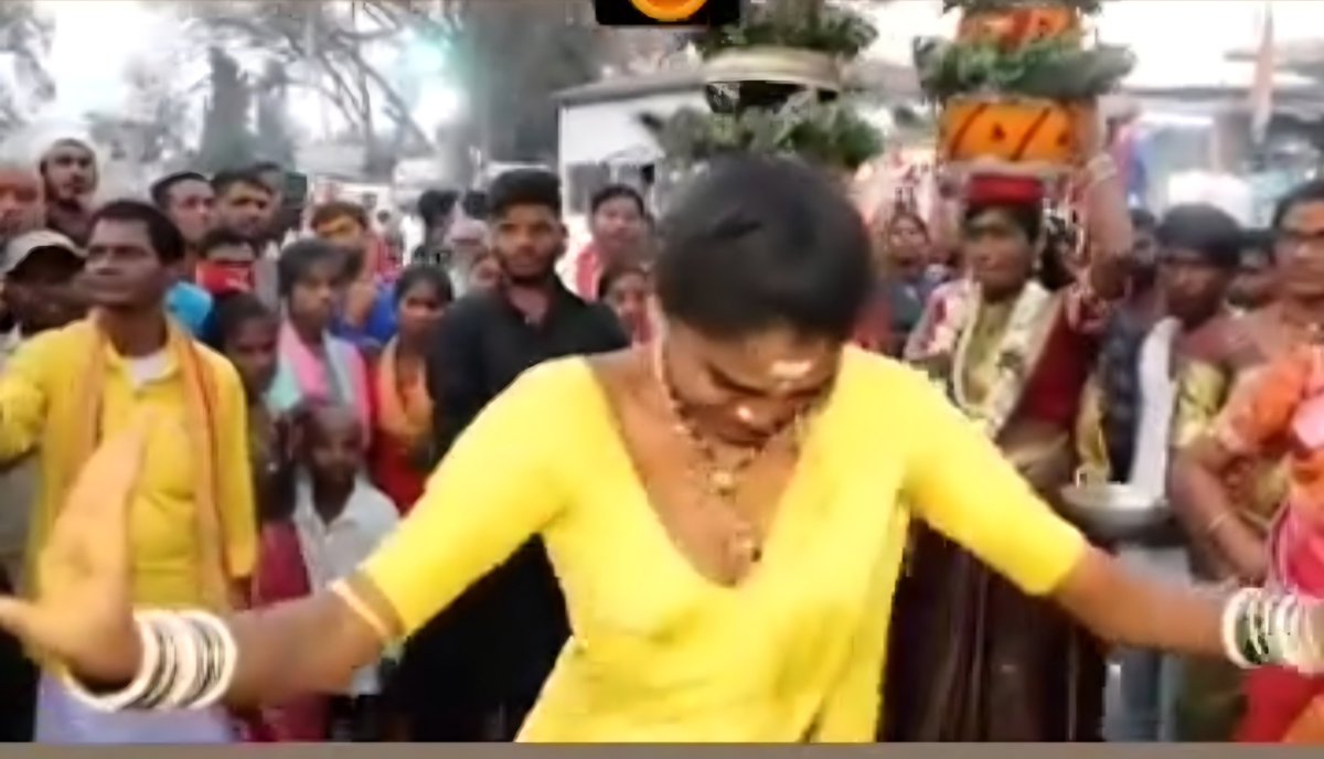SatishhReddyy's tweet photo. @soul_reaper55 Siddipet komaravelli mallana jathara ki recording dance veyra lanjakodkka😂🤣 https://t.co/I6503j6EqZ