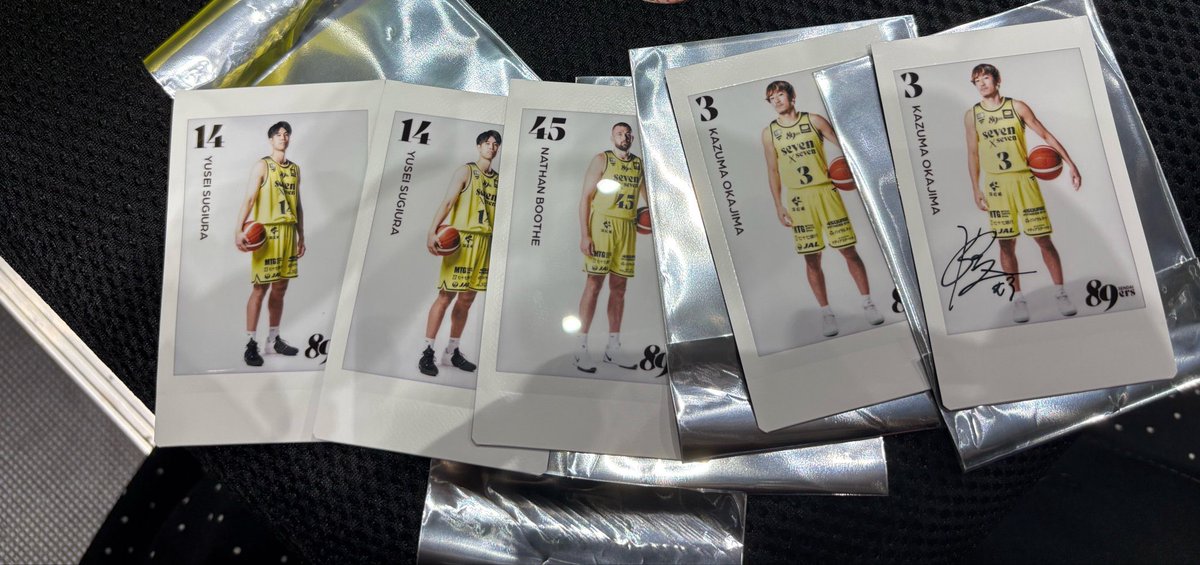 rio_pg_412's tweet photo. 89ers 交換　チェキ

求:96(サイン入りはサイン入り同士)
もしくは買い取り(交換を優先するためお返事に時間かかるかもです)

譲:3(サイン入り)×1
7×2枚、3×2枚、45×1枚、14×2枚

96チェキ買い取ります‼️🥹

#89ers #仙台89ers https://t.co/uEg9BMhfiQ