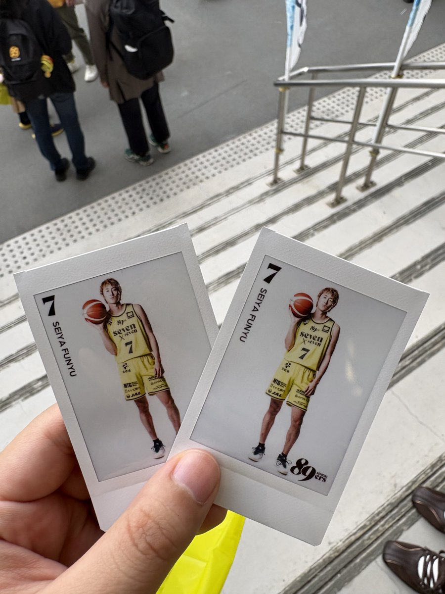 rio_pg_412's tweet photo. 89ers 交換　チェキ

求:96(サイン入りはサイン入り同士)
もしくは買い取り(交換を優先するためお返事に時間かかるかもです)

譲:3(サイン入り)×1
7×2枚、3×2枚、45×1枚、14×2枚

96チェキ買い取ります‼️🥹

#89ers #仙台89ers https://t.co/uEg9BMhfiQ
