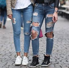 DerAltePoet's tweet photo. Heute vor 124 Jahren verstarb der deutsch-amerikanische Industrielle Levi Strauss (* 26. Februar 1829 - † 26. September 1902). Er war der Erfinder der Jeans, die er als robustes Beinkleid für Goldgräber vermarktete. Das war bevor sie mit Löchern absurd teuer wurden. https://t.co/2quv5o4dPO