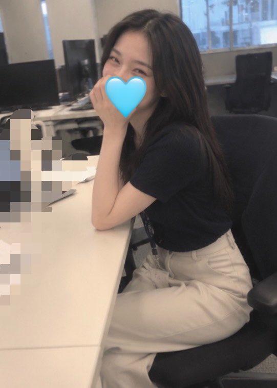 ema1_em's tweet photo. 天気の良くない日はやっぱパンツ🩵
スカートだと湿気で布が足に張り付くのよ🫠🩵 https://t.co/g9c4jGdWNX