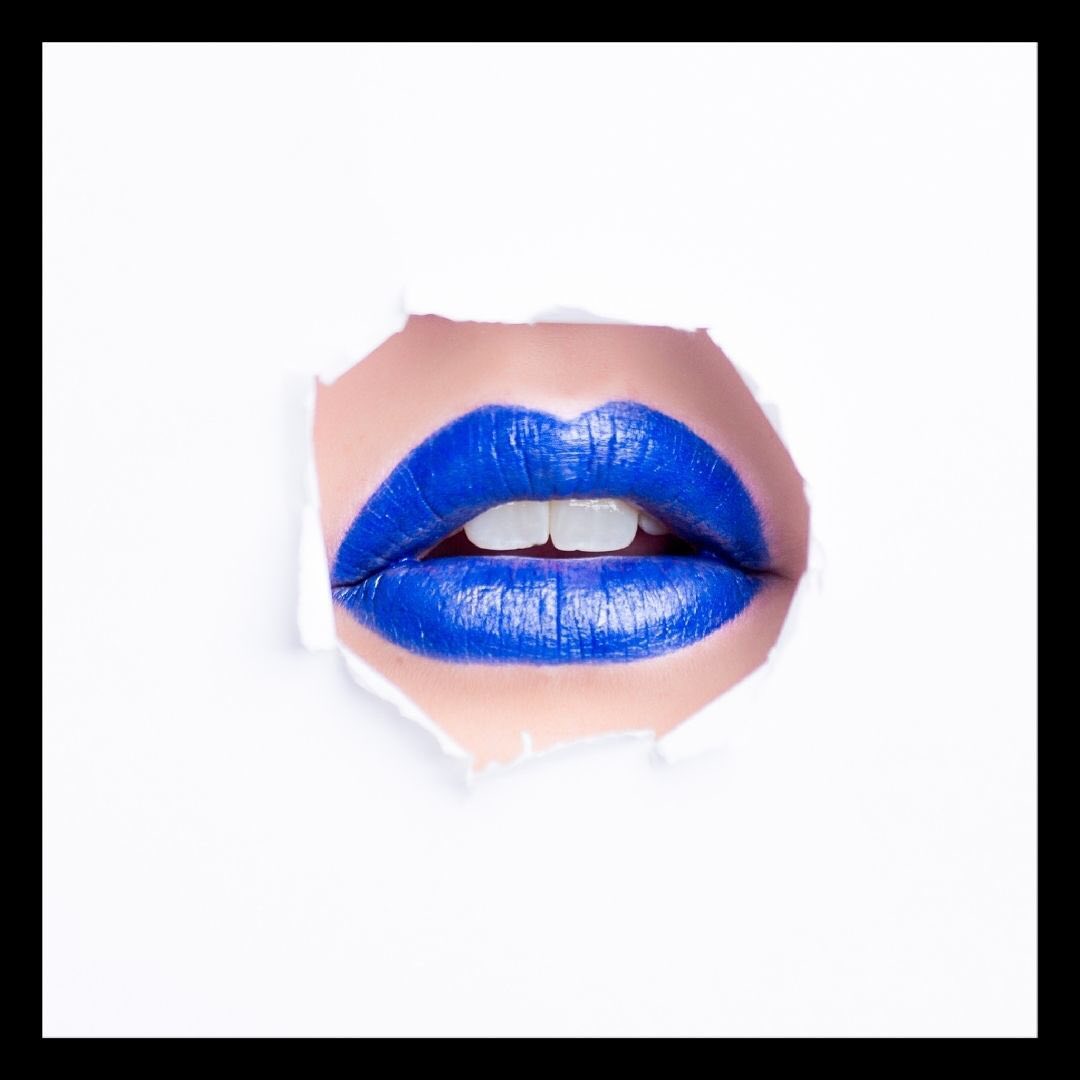 OliveBriensvsj's tweet photo. Have you ever tried blue lipstick? Long live electric blue! https://t.co/n8KKiPOj8v