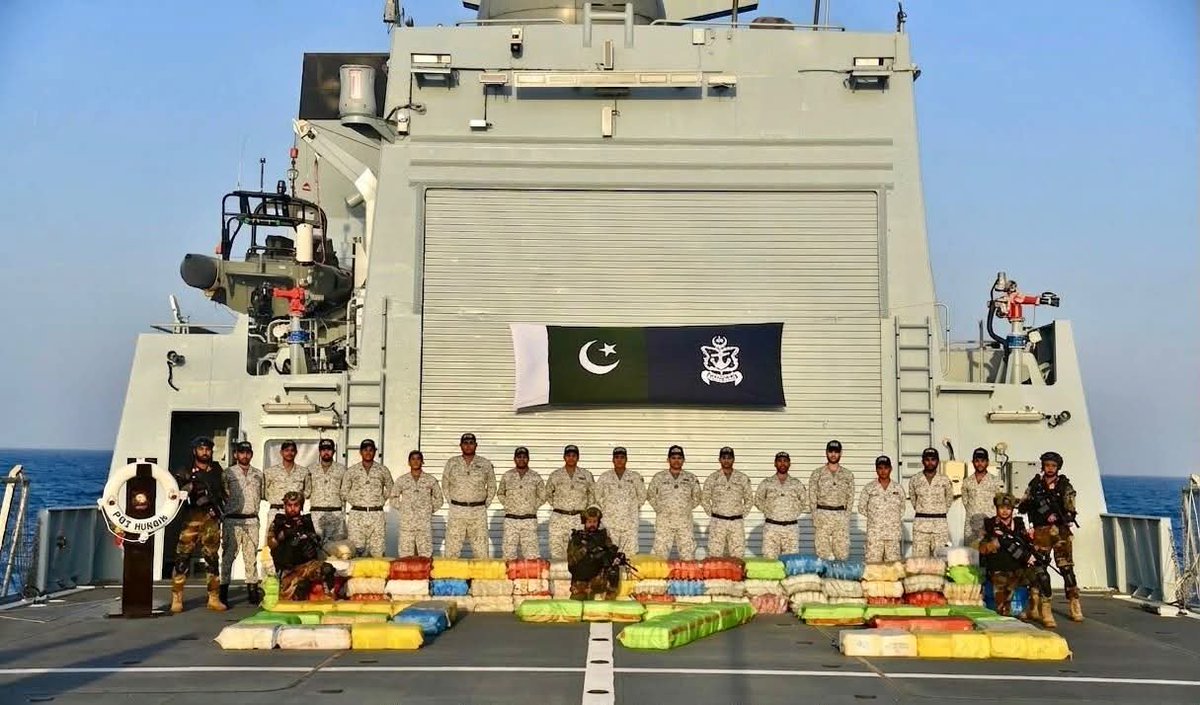 TurgotandNecker's tweet photo. PNS Hunain, which was wrecked by mighty INS Kolkata (LOL), has seized narcos. Peak trolling by ISPR, and once again smashing Indian propaganda to dust. https://t.co/oexIi77VWC