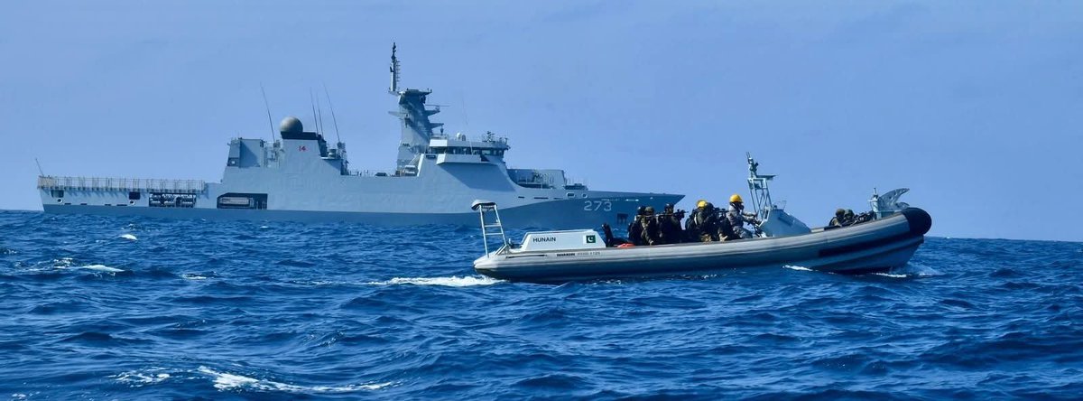 TurgotandNecker's tweet photo. PNS Hunain, which was wrecked by mighty INS Kolkata (LOL), has seized narcos. Peak trolling by ISPR, and once again smashing Indian propaganda to dust. https://t.co/oexIi77VWC
