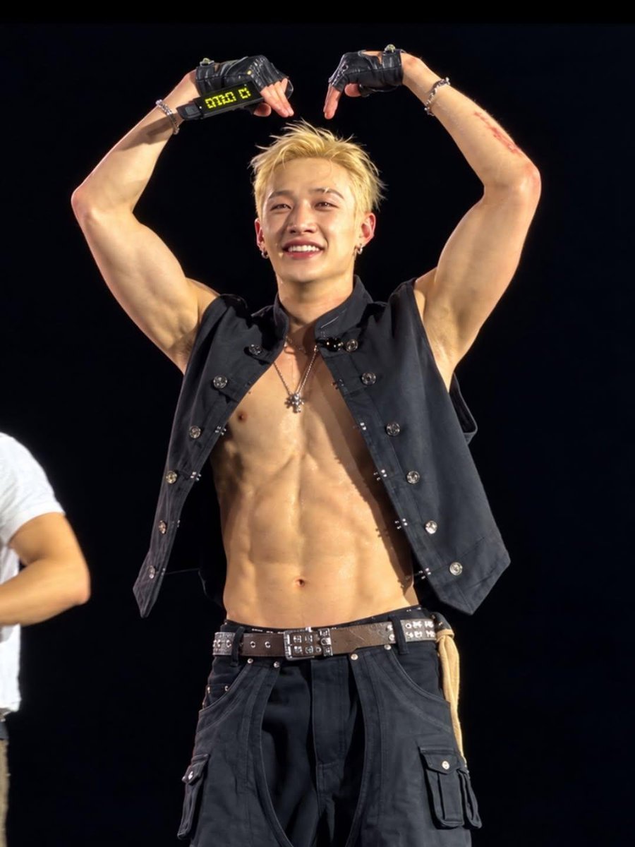 skzcb97luvluv's tweet photo. 그니까 이 이쁜하트가 JYP에게 보내는 미안하트라는거잖아.개뿜이네진짜🤣🤣ㅋㅋㅋㅋ https://t.co/m3H5ueaDX8