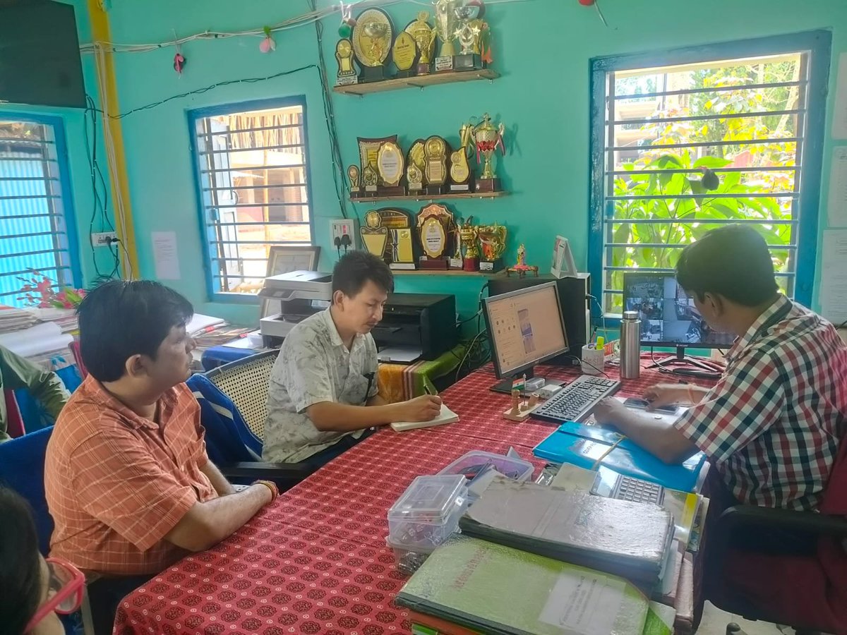 ManashC36115378's tweet photo. The State Immunization Team visited Sabroom SDH and PM Shri Sabroom Girls’ Higher Secondary School regarding the HPV vaccination programme.
The team appreciated and praised the performance of Sabroom SDH and PM Shri Sabroom Girls’ Higher Secondary School for their commendable https://t.co/ZYWj4LJufK