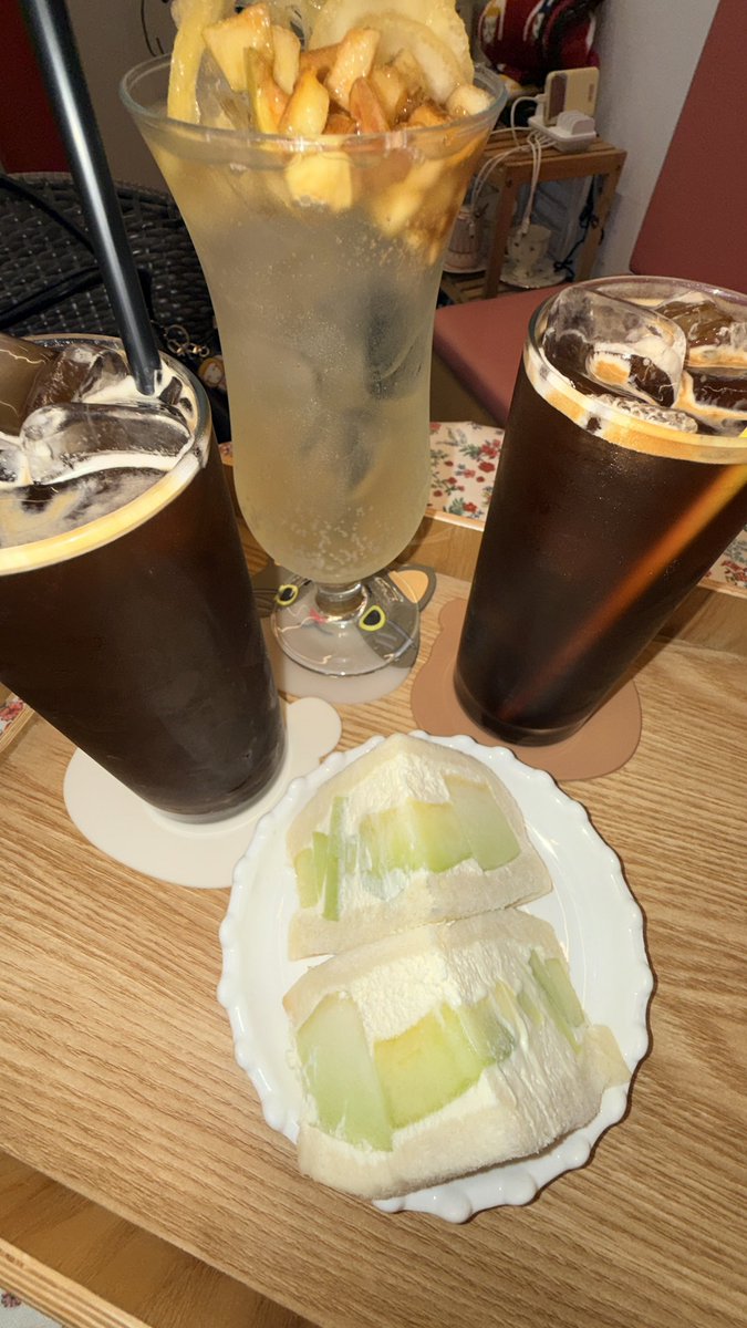 zzuging_'s tweet photo. (메론산도 맛 없더라 . . .) https://t.co/t2rnVL5Iqz