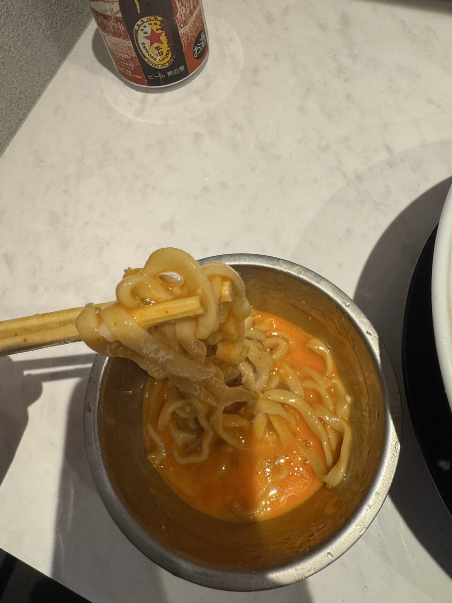 PnTutu0966's tweet photo. 新店ラーメン豚ヒロ　南砂町店
ミスって酸辣湯麺買っちゃったけど🤣
旨辛で美味すぎ謙信👍
次はノーマルラーメン食べにリベンジしに行かなきゃ❗️😋
#ラーメン豚ヒロ南砂町店
#豚ヒロ https://t.co/S2N6ZlXEQP