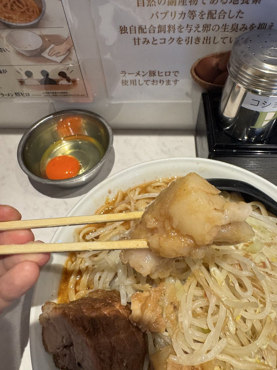 PnTutu0966's tweet photo. 新店ラーメン豚ヒロ　南砂町店
ミスって酸辣湯麺買っちゃったけど🤣
旨辛で美味すぎ謙信👍
次はノーマルラーメン食べにリベンジしに行かなきゃ❗️😋
#ラーメン豚ヒロ南砂町店
#豚ヒロ https://t.co/S2N6ZlXEQP
