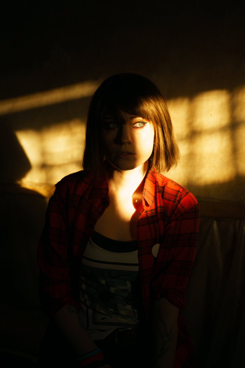 valeriefreshor1's tweet photo. I will light your way into darkness...✨️
.
Max Caulfield by me✨️
Ph @jimmy.favour🦋
.
#lifeisstrangecosplay #lifeisstrange #maxcaulfield #maxcaulfieldcosplay #liscosplay https://t.co/PcRfcSSz3A