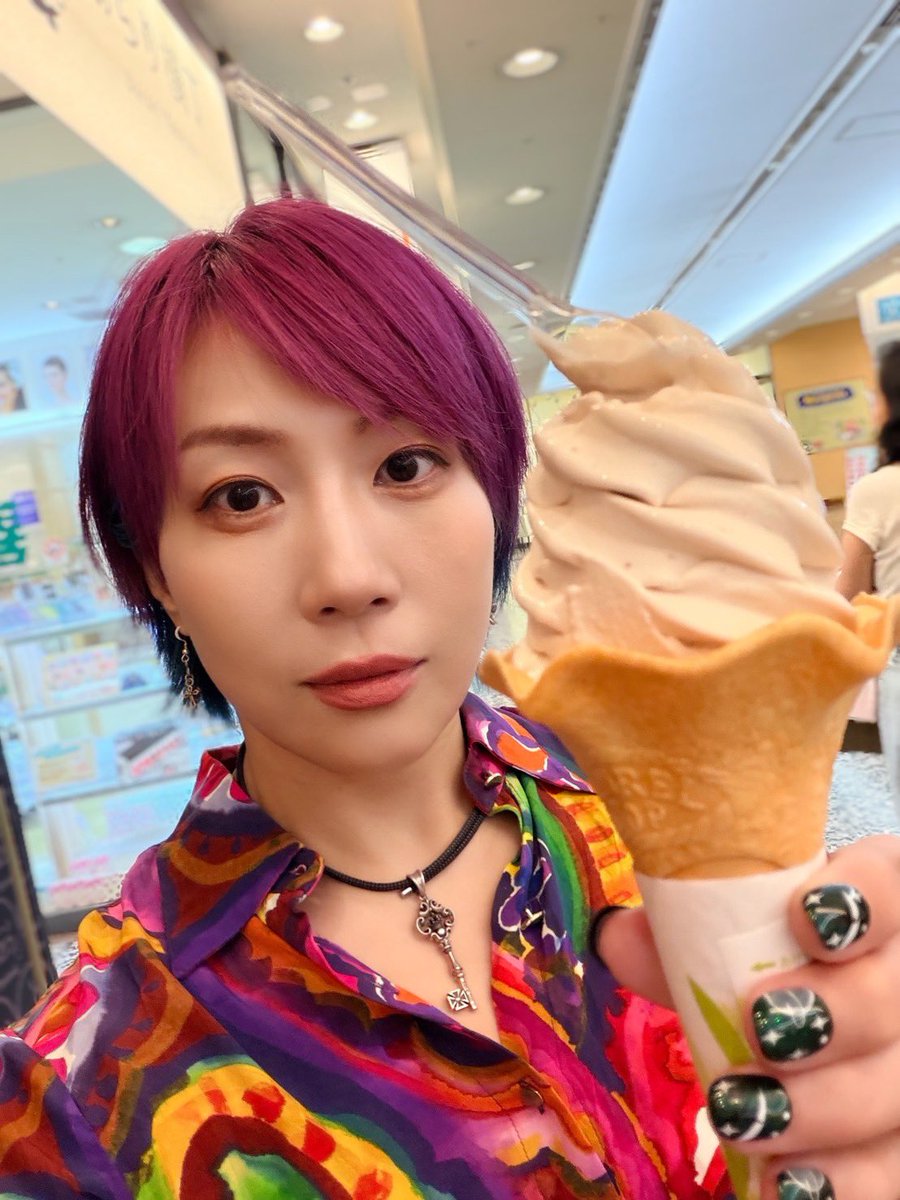 WWEAsuka's tweet photo. 美味いぜ！美味いぜ！🍦 https://t.co/RjTD4OSh6Y
