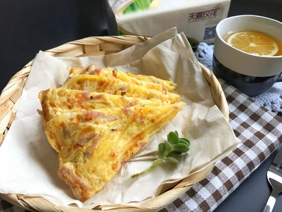 MarylinNeueu's tweet photo. Preparé una tortilla de patatas casera con cebolla caramelizada. Deliciosa y fácil de hacer! https://t.co/Mg3gKprFge