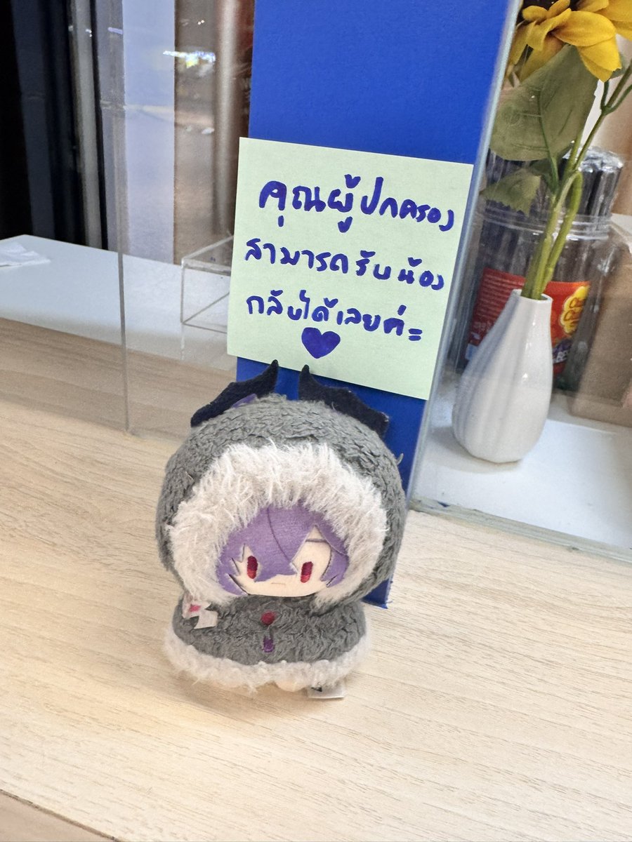 Punch726's tweet photo. มีใครลืมลูกไว้ที่animate cafeมั้ยคะ พนงคือน่ารักมากๆ วางโชว์เด่นๆเลย🥺 #mbk #ของหาย #GenshinImpact #ลืมนุย #ฝากรี #animate https://t.co/GIu6Iqxhyw