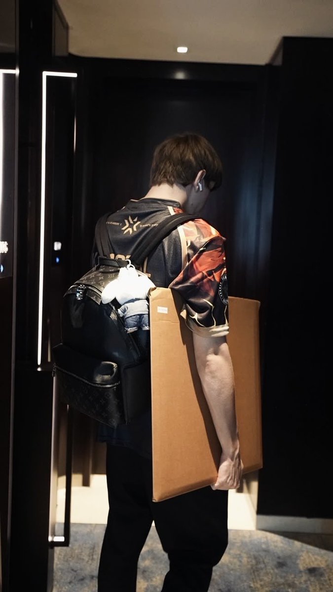 GlobalEsportsIn's tweet photo. Pre-match aura farming 🥶
#VALORANTChampions https://t.co/IcUh6axD74