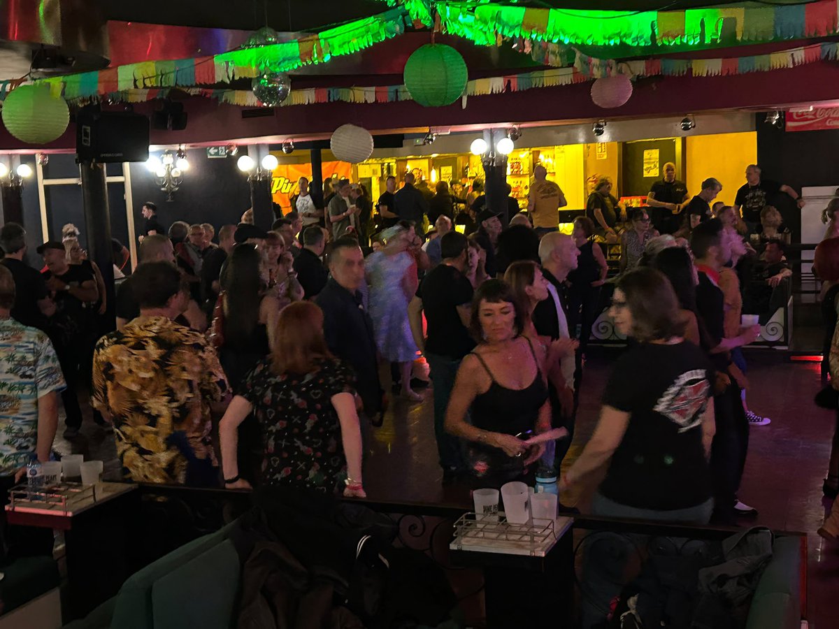 RadioSeu's tweet photo. Concert de la italiana Micky Paiano, amb Don Diego Trio, al festival #rockabilly #PinePeaks, a #laSeu. #AltUrgell #Pirineu https://t.co/YRdrFkcsTq