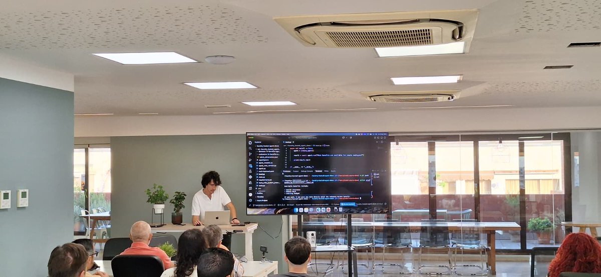 GlobalAzureES's tweet photo. La primera charla está siendo increíble, con Christian Carballo (@ccarballolozano) quien nos cuenta de sobre agentes hospedados directamente en Microsoft #Foundry.
————
#AzureTourSevilla #GlobalAzure #Azure #IA #MicrosoftFoundry #ComunidadTech #Sevilla #MVPBuzz https://t.co/AU70wxxSys
