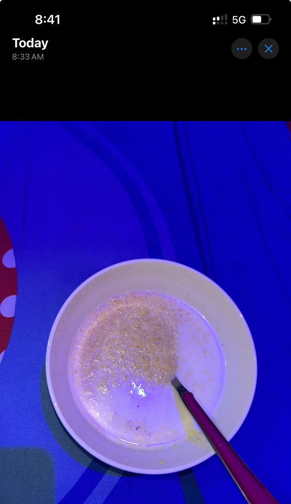 officialbueze_'s tweet photo. Ain’t nobody gonna know that a moving man just had his breakfast!

Sweet Garri.👌

Dear CHI, take over and bless my day! 

#TalkWithBueze https://t.co/IgO51XFgCk