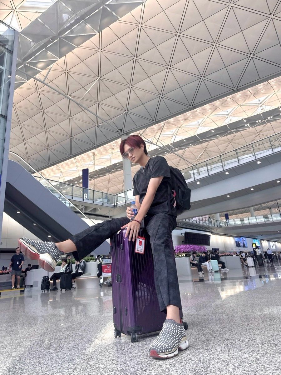 MAAAAAAAASAHIRO's tweet photo. 香港の空港ひろーい https://t.co/DAnHimeZ7t