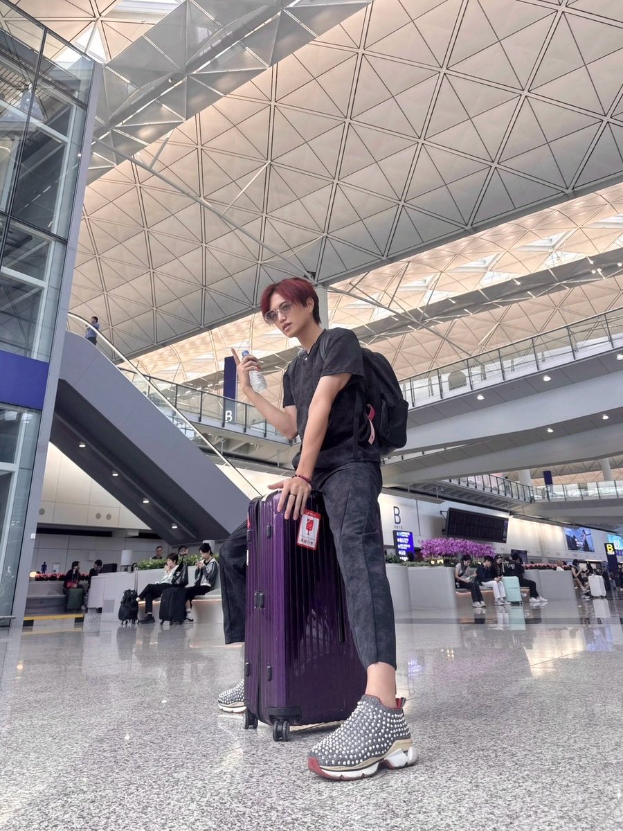MAAAAAAAASAHIRO's tweet photo. 香港の空港ひろーい https://t.co/DAnHimeZ7t