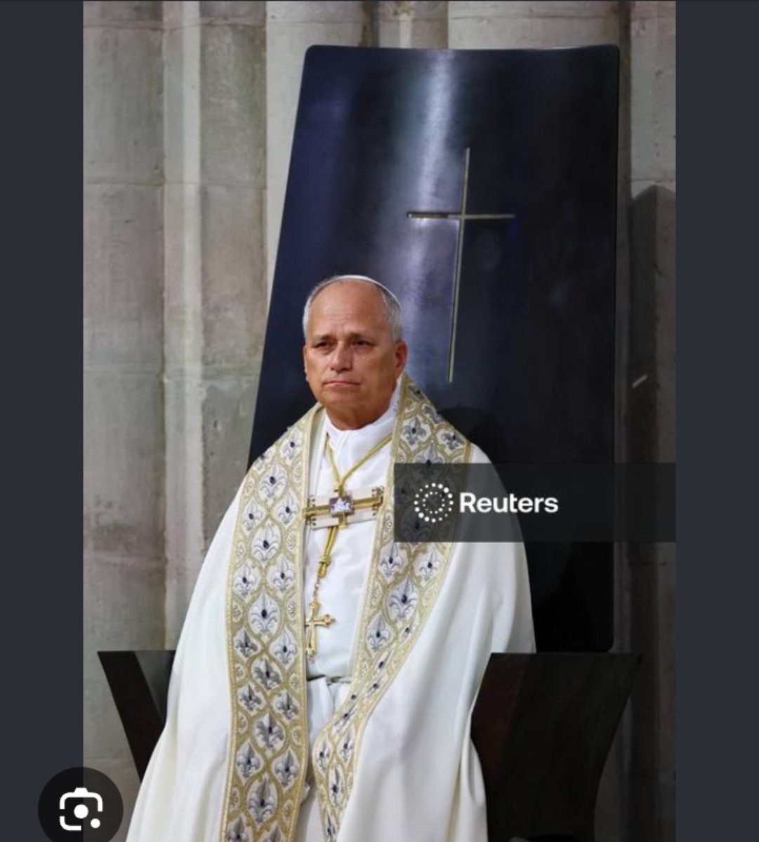 Emma506131772's tweet photo. Pope Leo at notre dame yesterday during Vespers in comparison to pope benedict xvi during Vespers

Whileas his cope was simply beautiful, what in 7 hells is that throne he's sitting on

The Vicar of Christ deserves better
Modernism all over the place
Ugly simplicity https://t.co/YvtCRQRSRS