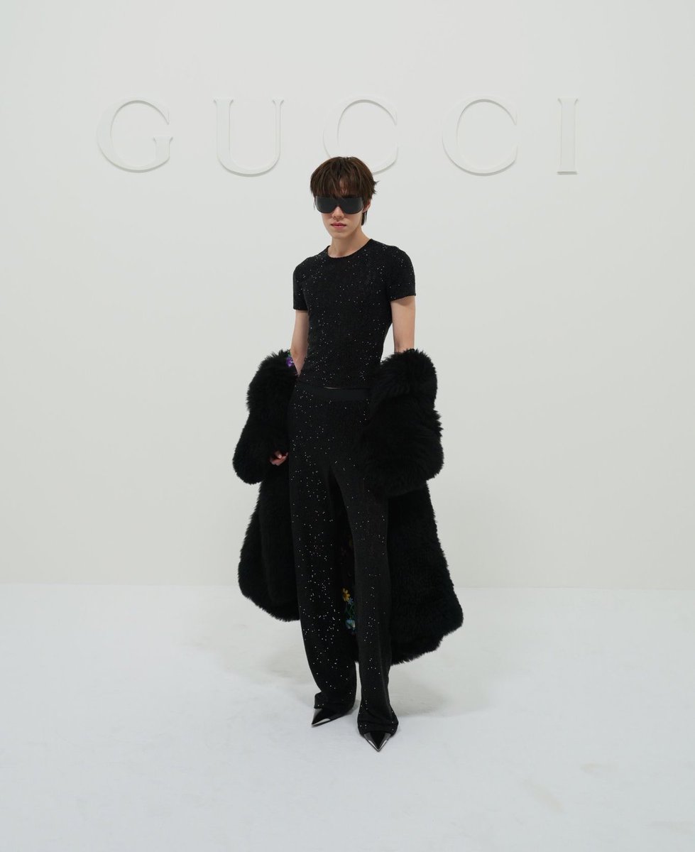 dellpooh55's tweet photo. 8 JULY 2026 พีพี Couture Balenciaga 

25 SEPTEMBER 2026 พีพีย้ายมา MFW for GUCCI โดยได้ตำแหน่ง BA เช่นกัน 

หวังว่าคำบรรยายสั้นๆนี้ทำให้เข้าใจแล้วนะว่าพีพีกับวงการแฟชั่นระดับโลก มาอีกหนึ่งระดับแล้ว การได้ย้ายอย่างรวดเร็วแทบไม่มีช่องว่างเลย เป็นปรากฏการณ์ที่หายากในคนไทย #ppkritt https://t.co/EuJhVGvSyo