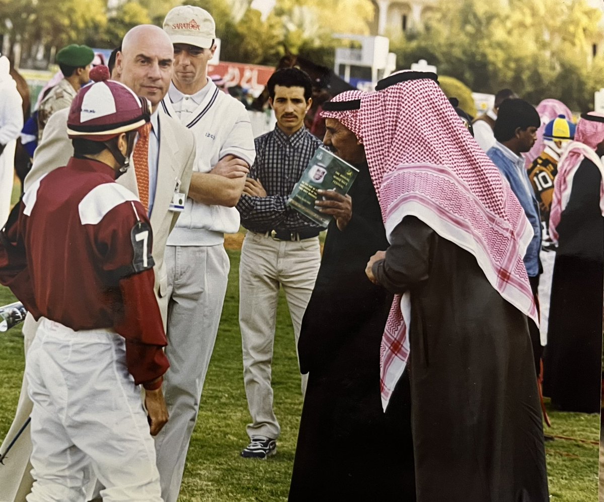 ali_alsehaiman's tweet photo. 📸صورة من ذاكرة
#الفروسية_السعودية
•للأمير
فيصل بن خالد
•وهو يتسلم من أخيه الأمير
متعب بن عبدالله
🏆كأس الحرس الوطني بعد فوز الفرس غصيبة
•تحت قيادة الخيال جبرتو راموس
•تدريبات المدرب جون فيتش الذي يتواجد في البادرك مع عميد المدربين الرحل مشرف بن مطلق رحمه الله
في #ميدان_الملز https://t.co/aVd6FeLCmK