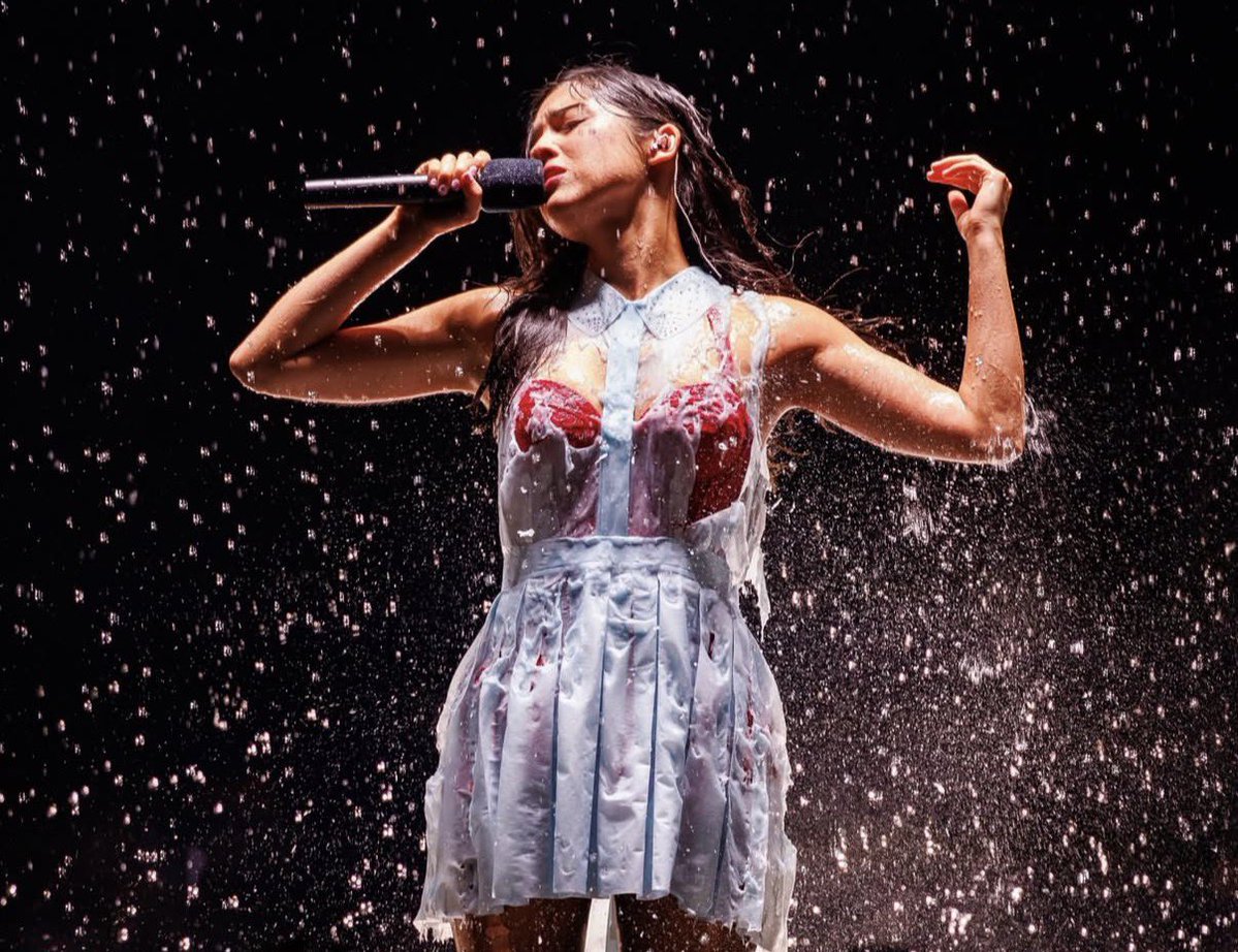 chenslivia's tweet photo. the cure • live in the rain https://t.co/hq9bJBLVjo