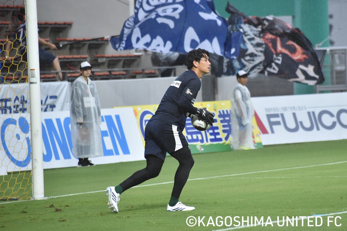 kagoshimaufc's tweet photo. 【明治安田J3リーグ第8節 vs #ギラヴァンツ北九州】

選手ピッチ内アップ中🔥
スタジアムでは約1200名の鹿児島サポーターの声援と拍手が響いています👏🌋
勝利を勝ち取るため一丸となり戦いましょう💪

J リーグ観るなら #DAZN
https://t.co/yY4XBSSjj5

#鹿児島ユナイテッドFC
#敬天愛人 https://t.co/xomIjT19Z0