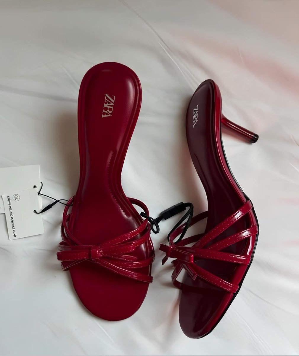 girldreamhouse's tweet photo. cherry red https://t.co/HE1VhRyfoS