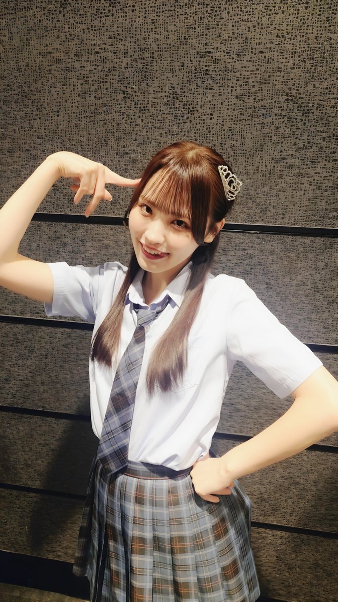 annrian0's tweet photo. 制服姿で舌ペロは最強のプリンセス🥹
今日だけはななさちゃんも17歳だよ🤭

#ななさみてさ #小田桐ななさ 
#カレアイ https://t.co/JZNMb8zVzL