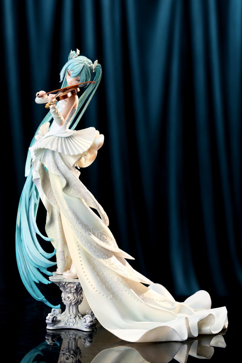 XZha777's tweet photo. 十月上海，奏响乐章！（涂装成品展示）

作品名：初音未来·小提琴手
原型：小渣
涂装：@三点水
售价：1300 CNY
高度：27cm
数量：25体
展位号：W2-k4-04

#初音ミクㅤ #wf https://t.co/RZqHNoRtCI
