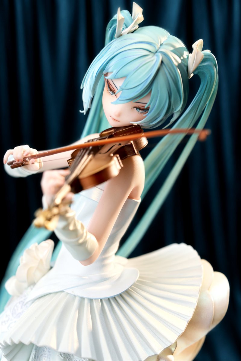 XZha777's tweet photo. 十月上海，奏响乐章！（涂装成品展示）

作品名：初音未来·小提琴手
原型：小渣
涂装：@三点水
售价：1300 CNY
高度：27cm
数量：25体
展位号：W2-k4-04

#初音ミクㅤ #wf https://t.co/RZqHNoRtCI
