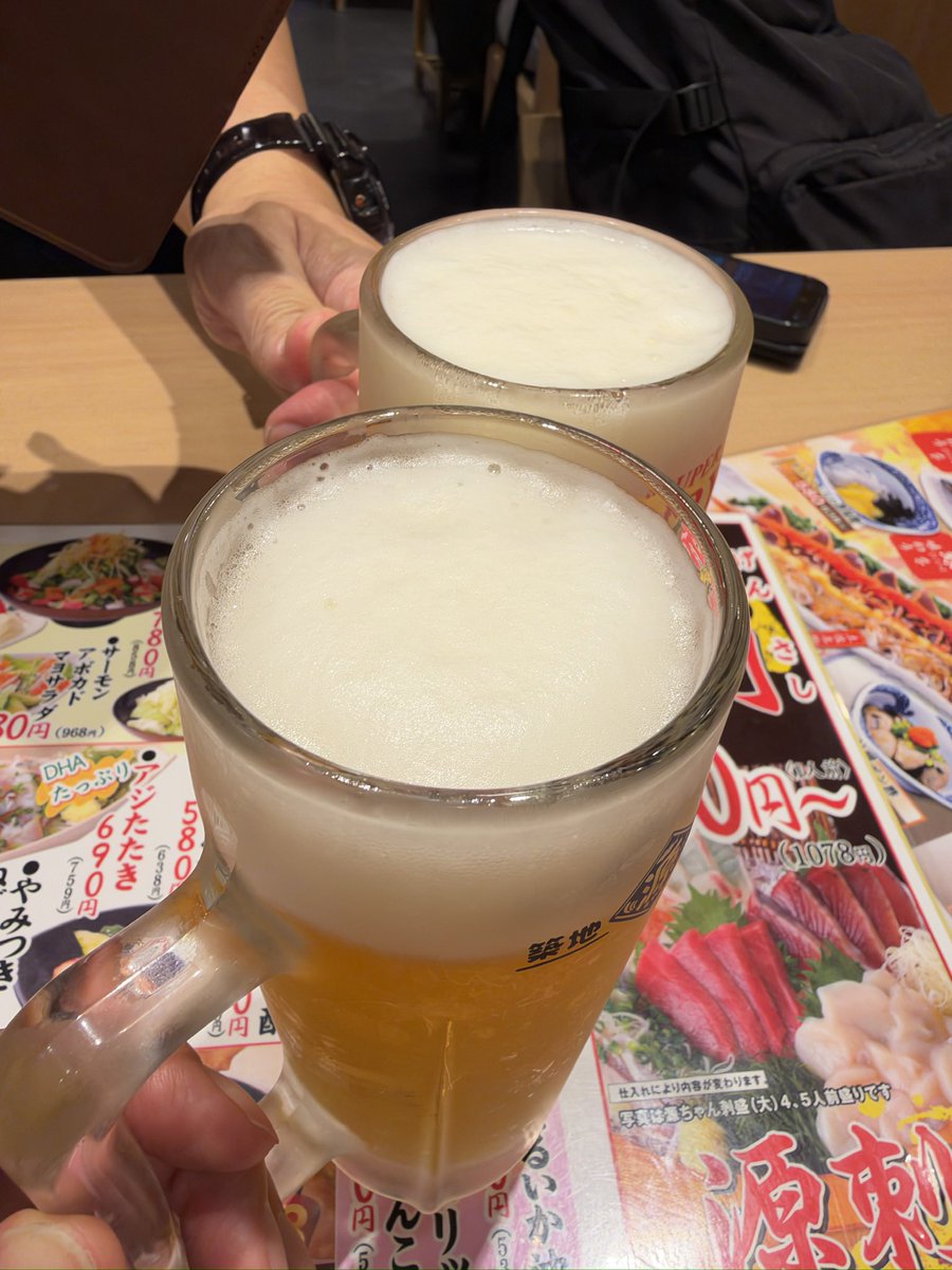 bluecubeworld's tweet photo. 坂道AKBの「誰のことを1番愛している」の神がかってたので祝杯なう🍻🍻🍻
#AKB48
#サンコンコン https://t.co/9cbwxch2cN
