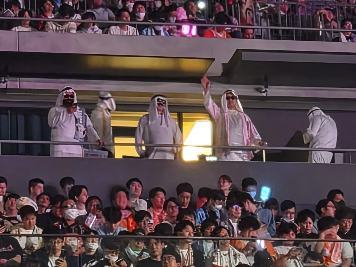 ches_hafu's tweet photo. まってwww
VIP席の人たち石油王だwww

#ねぽっくすDay1 https://t.co/cwQHSGtyBS