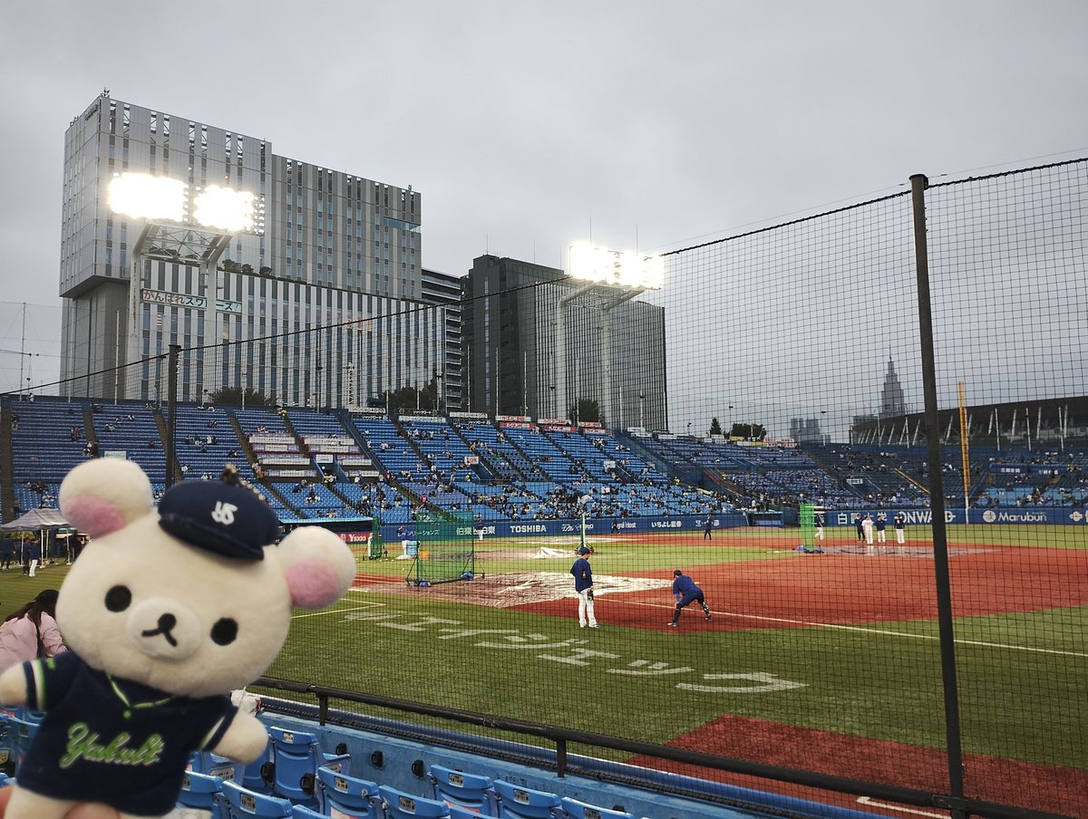 mohihi13's tweet photo. コソッと今日はここから…。前から6列目ですねー。良い席。 https://t.co/0oZfcHLNVg