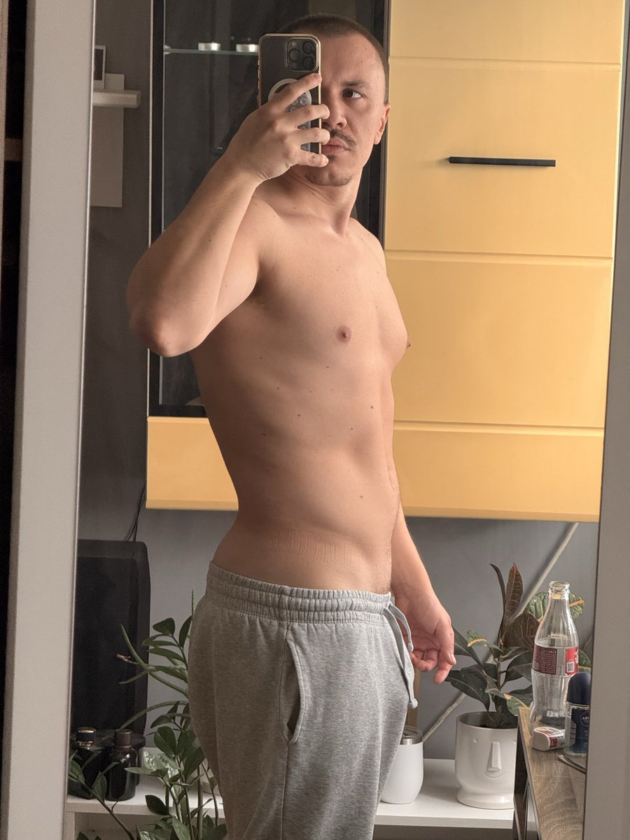 boyfromro's tweet photo. The weekend outfit https://t.co/bsIWwTugxk