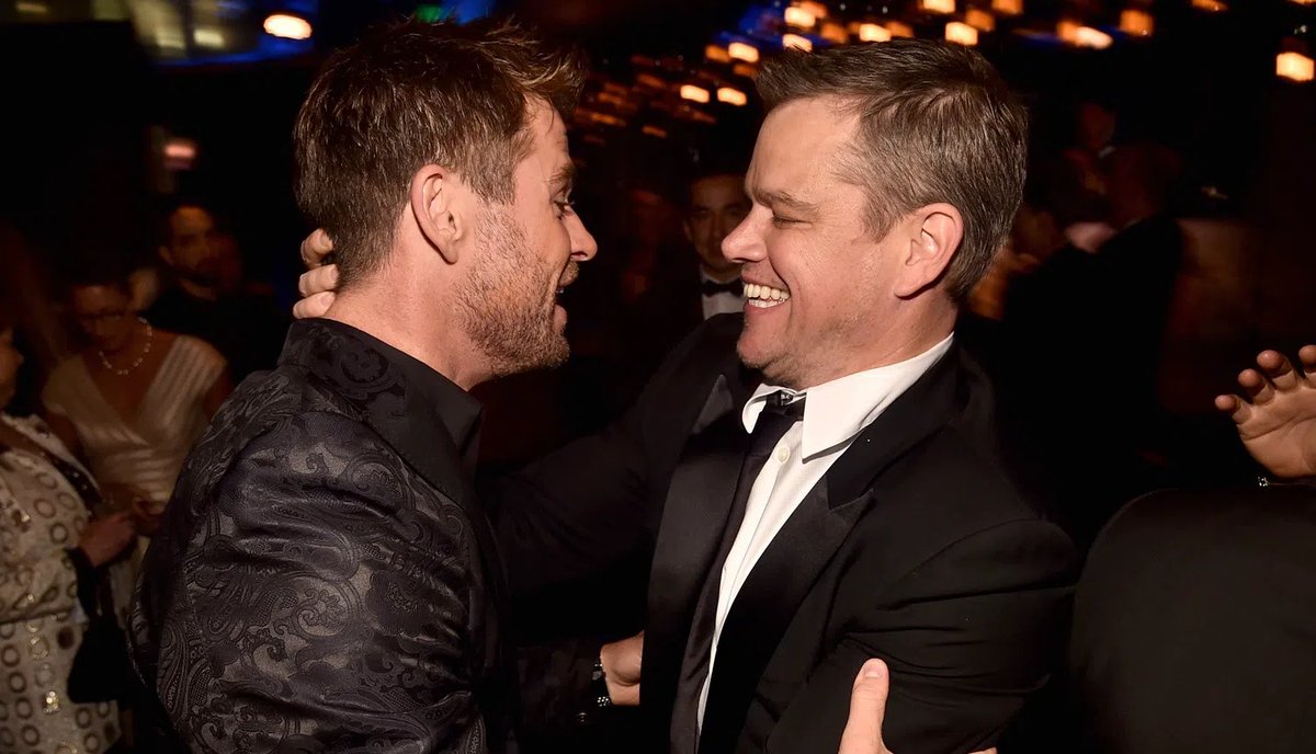 astralpoli's tweet photo. Matt Damon's most inconspicuous cameo in the movie "Thor: Ragnarok"

One of the most hilarious moments of the movie "Thor: Ragnarok" is the scene where Thor returns to Asgard and finds his father Odin, who is actually disguised by Loki, watching a pathetic street performance.

The production itself is a pure narcissistic farce, where Loki is exposed as an innocent victim and a hero, but the main feature was completely different...

To the great surprise of the fans, the theatrical Loki was played by none other than Matt Damon himself! He got there by pure chance. Director Taika Waititi and Chris Hemsworth were looking for someone famous and funny for this episodic role, and Chris just called his old friend Matt.

Damon thought the idea was very funny, so he immediately agreed to come to the shooting. The actor in general is happy to take part in various cameos, if you like the post, I will tell you about some more cases.

By the way, I will be grateful if you support me with a subscription!