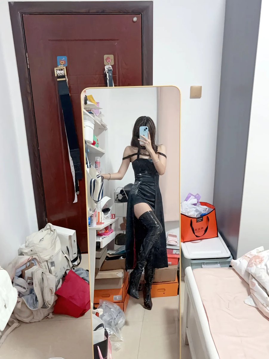 YYwanfu's tweet photo. 太太你也不想阿尼亚出事吧。#高跟靴  #ooc致歉 #间谍过家家 #约尔福杰 #原相机 https://t.co/c2AAqhOwkC