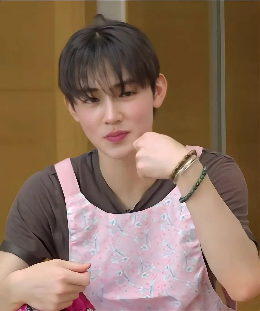 fixonjovng's tweet photo. ga cuma pipi ternyata sikunya nyon sama kono juga sama2 pink gw nangisss 😭💧 https://t.co/2t8jYZxZRL